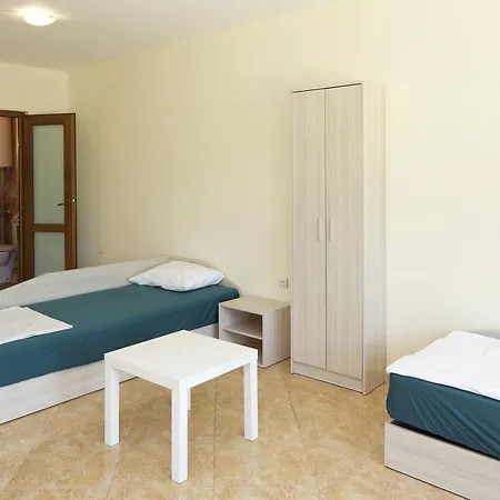 Cherno More Ostello *