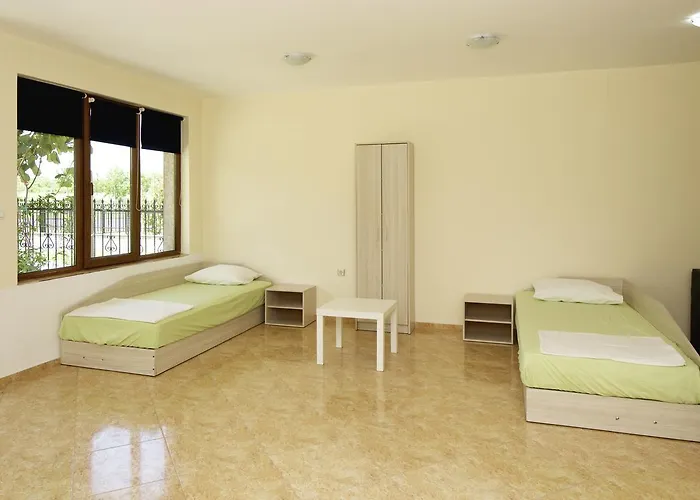 Cherno More بيت شباب *