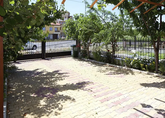 Cherno More Хостел