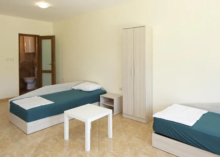 Cherno More Хостел *