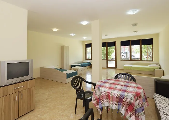 Хостел Cherno More *