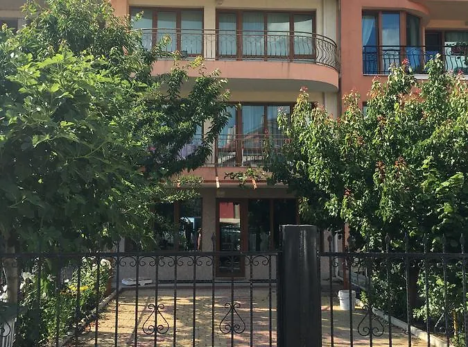 Хостел Cherno More